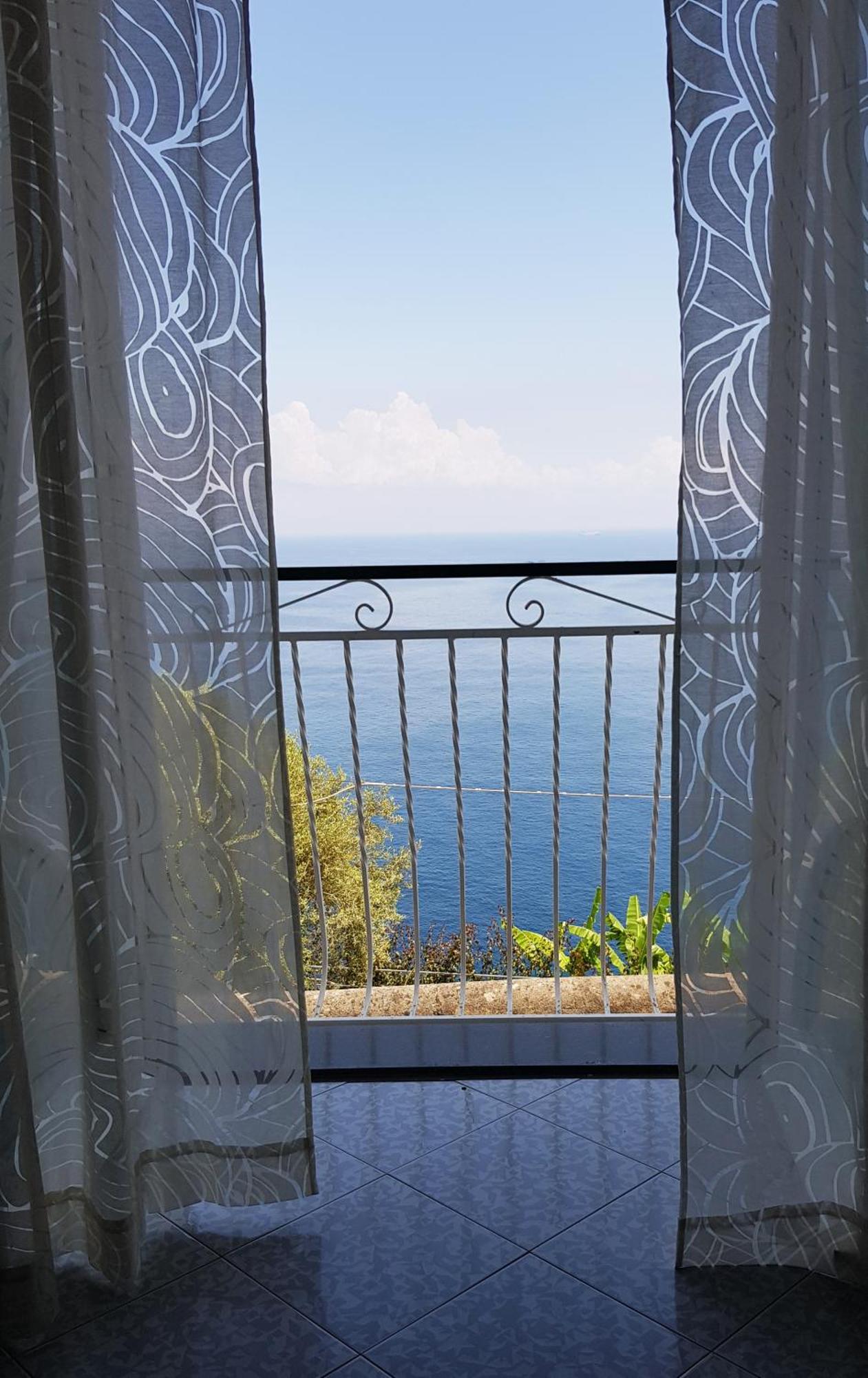 Amalfi Hills Aparthotel Bilik gambar