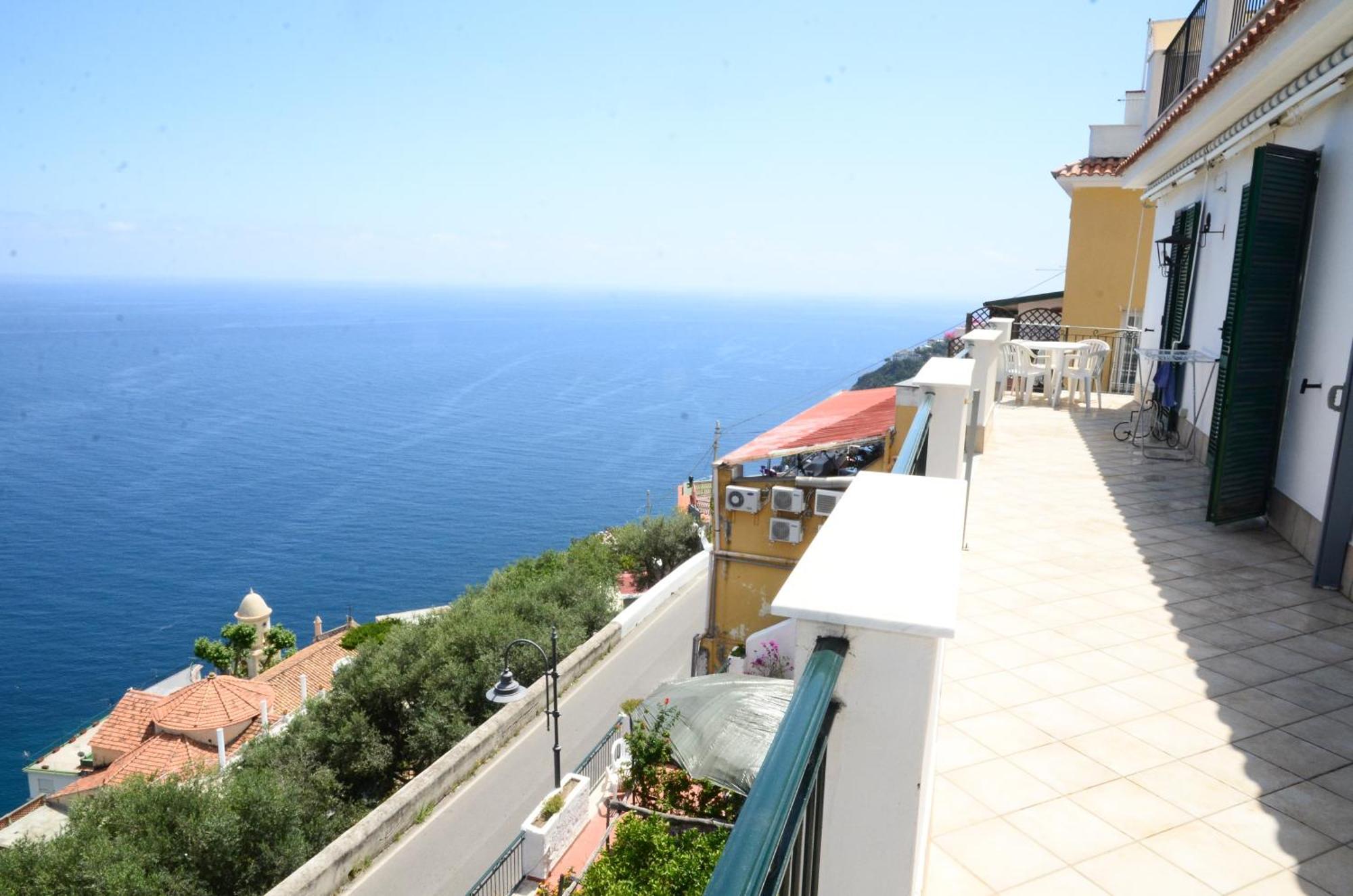 Amalfi Hills Aparthotel Bilik gambar