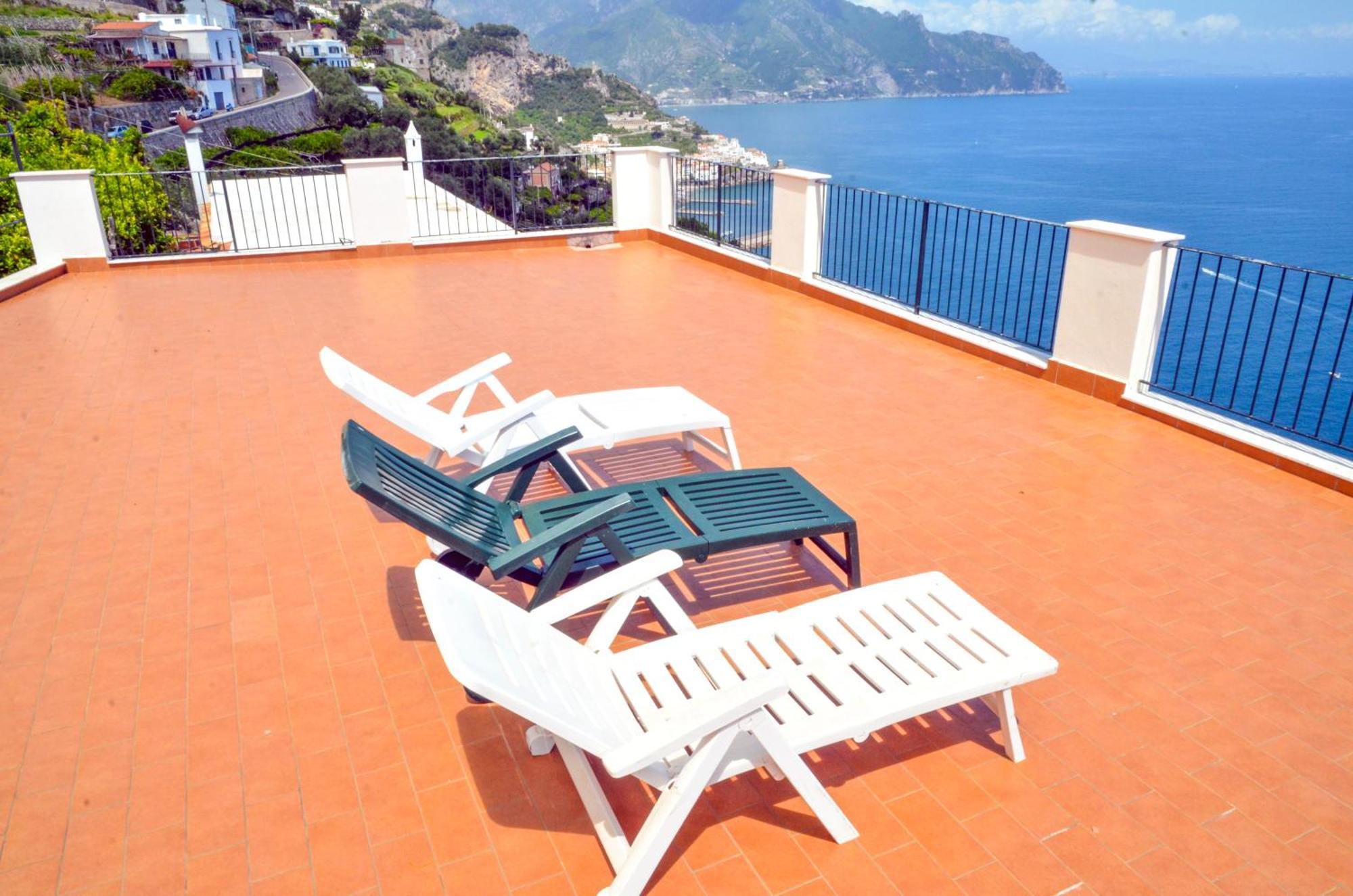 Amalfi Hills Aparthotel Bilik gambar