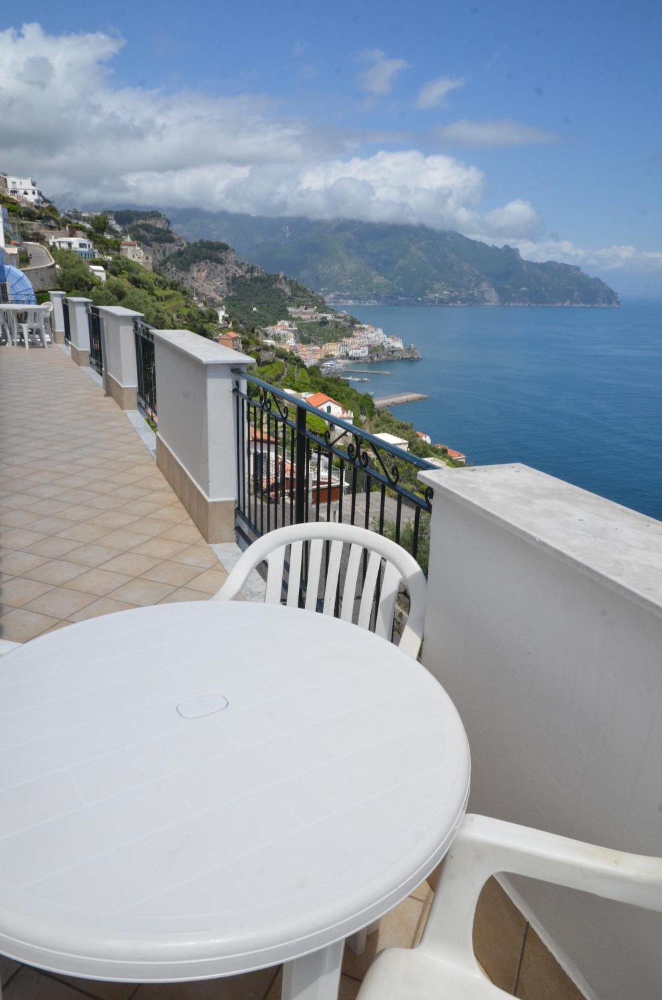 Amalfi Hills Aparthotel Bilik gambar