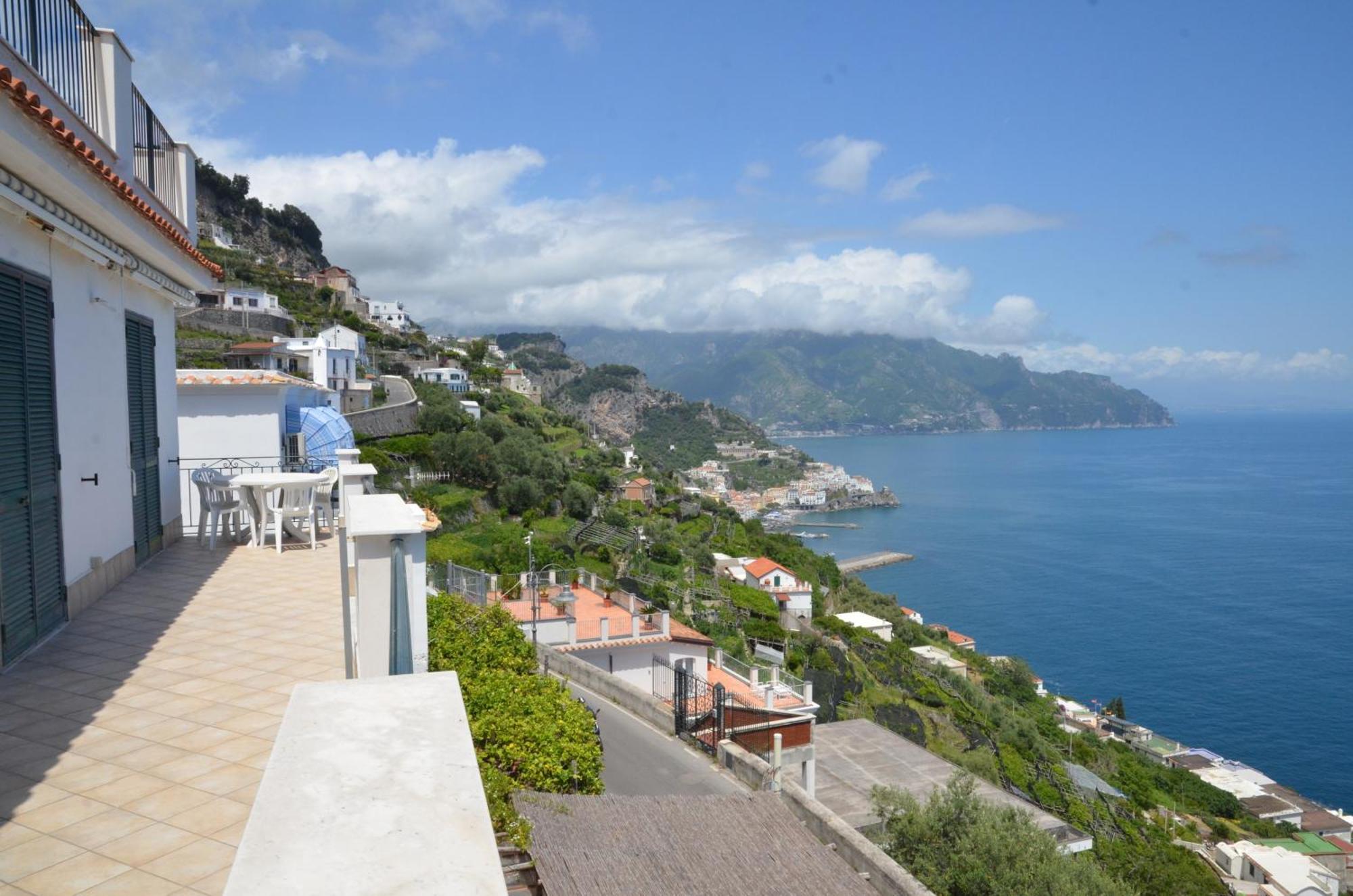 Amalfi Hills Aparthotel Bilik gambar