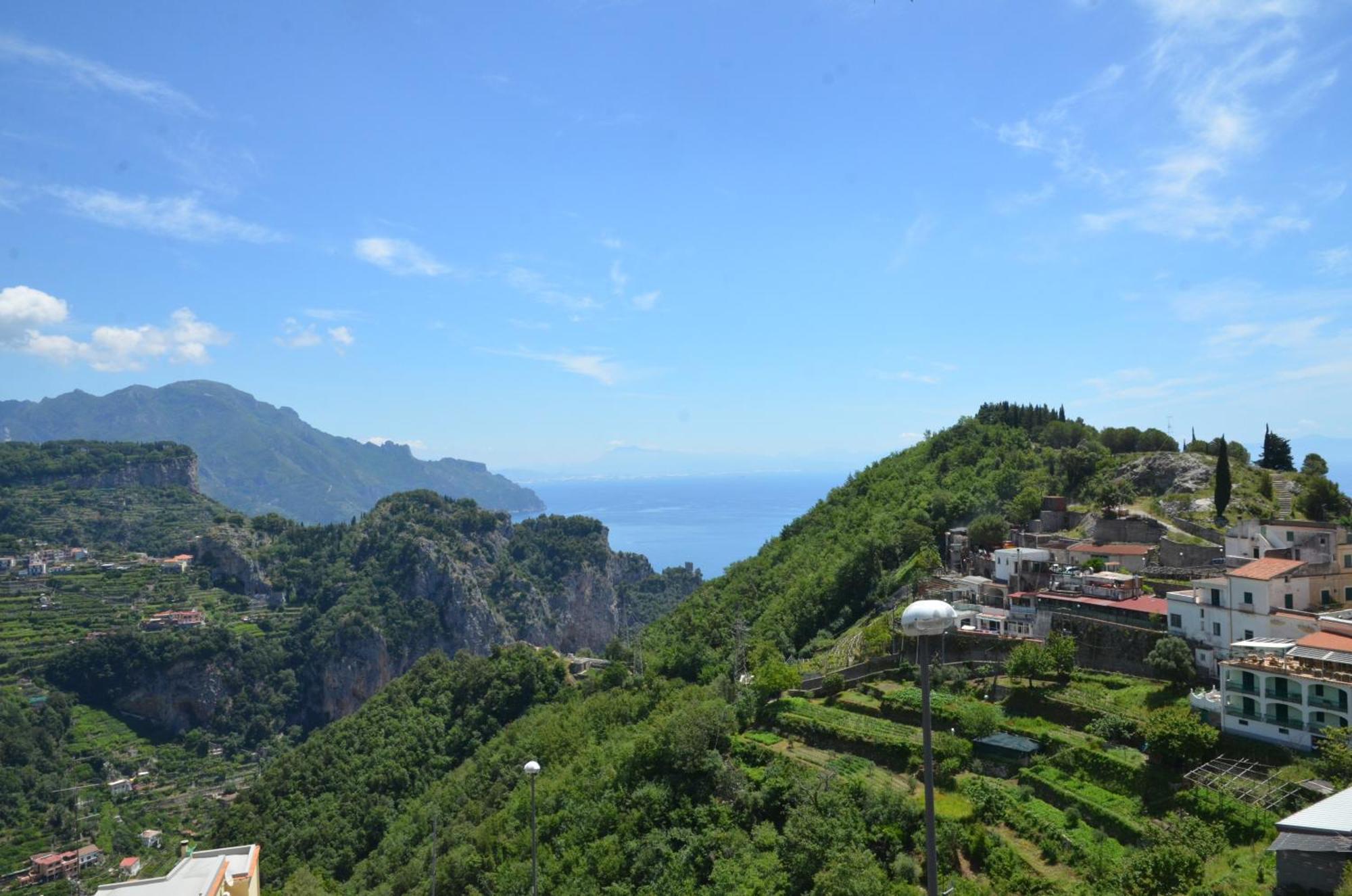 Amalfi Hills Aparthotel Bilik gambar