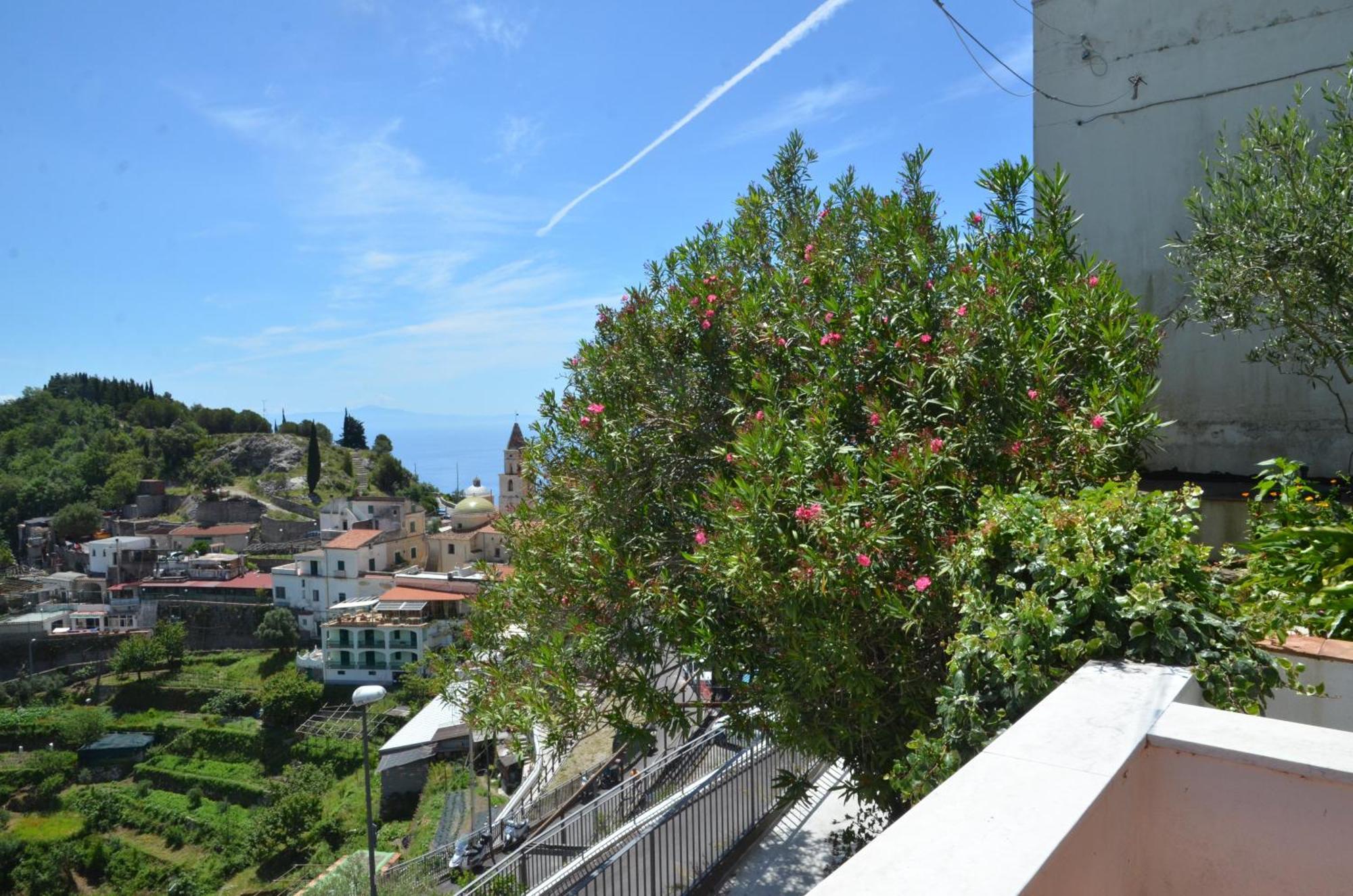 Amalfi Hills Aparthotel Bilik gambar