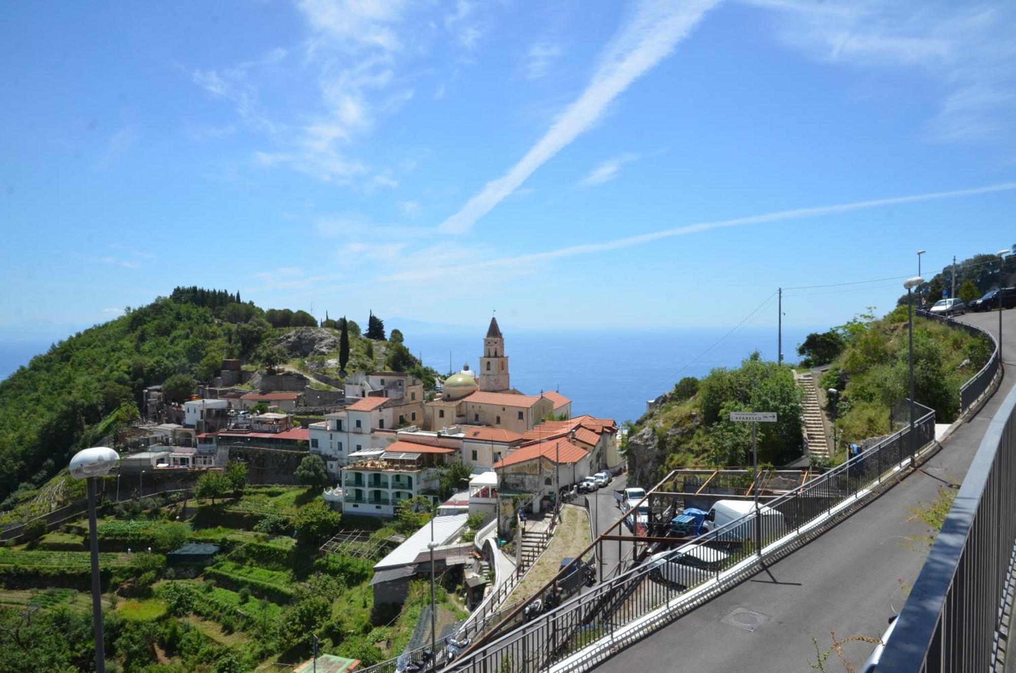 Amalfi Hills Aparthotel Bilik gambar
